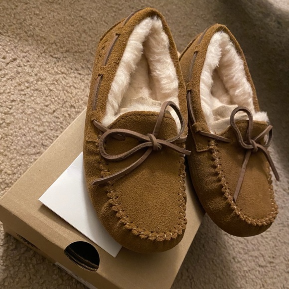 youth ugg moccasins
